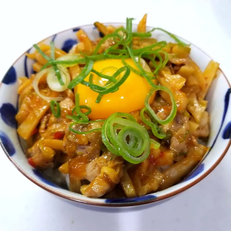 ちゃちゃっとご飯🍚🍴
昨日の春巻きの余りで茶碗丼作りました～✌️☺️♪|dai.noriさん