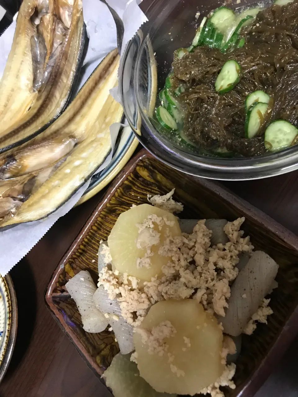 Snapdishの料理写真:5月1日晩ご飯。ほっけのひらき、大根とコンニャク煮、もずく酢。|あやさん