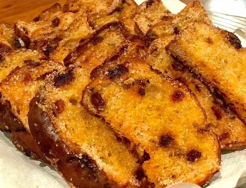 Snapdishの料理写真:Old raisin loaf bread turn to toasted bread|Babyluv Cabrera Ocampoさん