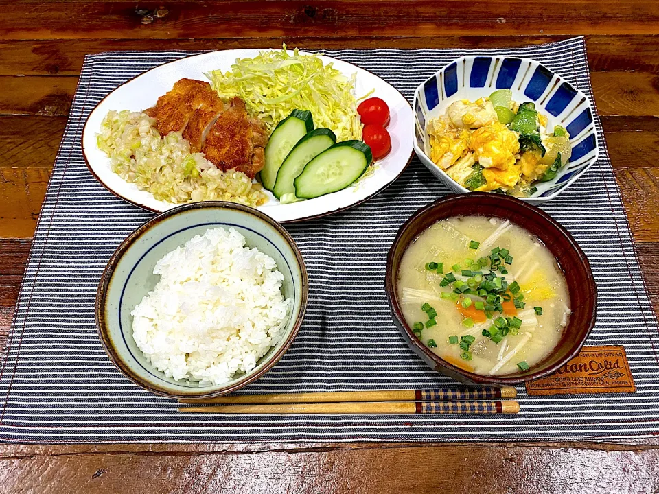 鶏のネギソースかけ.青梗菜と豆腐の中華風卵とじ.味噌汁.サラダ|kaeさん