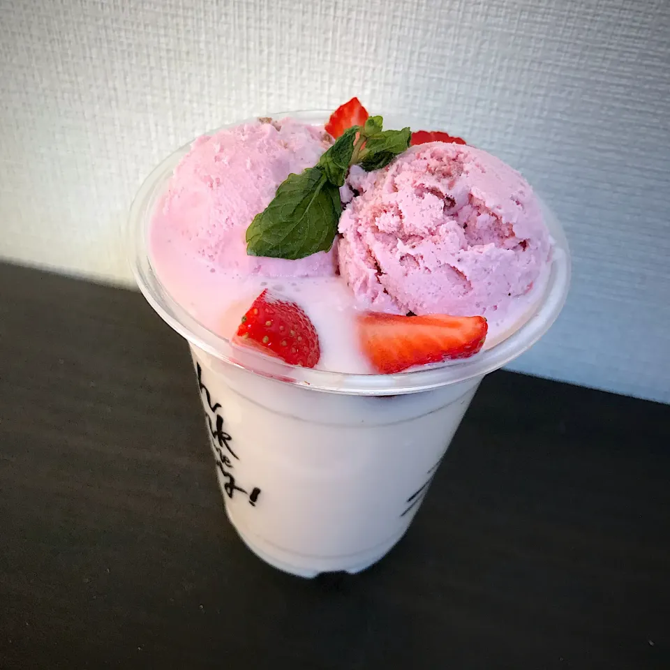 Snapdishの料理写真:ドリンク🍨飲むヨーグルトのデザート|エノーラさん