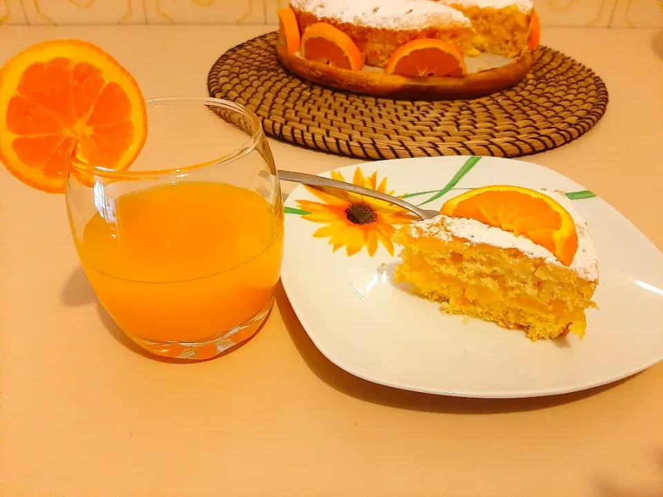 Snapdishの料理写真:gâteau aux oranges accompagné du jus d'orange|Alvine Celineさん