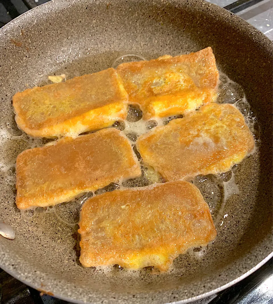 Made Nian Gao the other day and now its time to fry. 💛 yummy tikoy|🌺IAnneさん