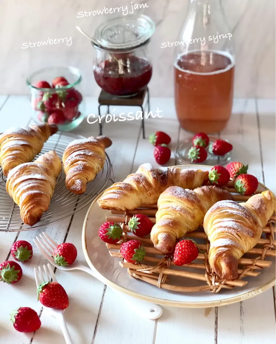 Snapdishの料理写真:クロワッサン修行🥐🧐　苺たちと🍓🍓🍓|chiaki3（平川ちあき）さん