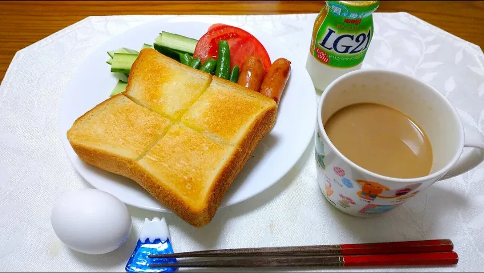 Snapdishの料理写真:5/2の朝食
定番バタートーストと野菜|卯月さん