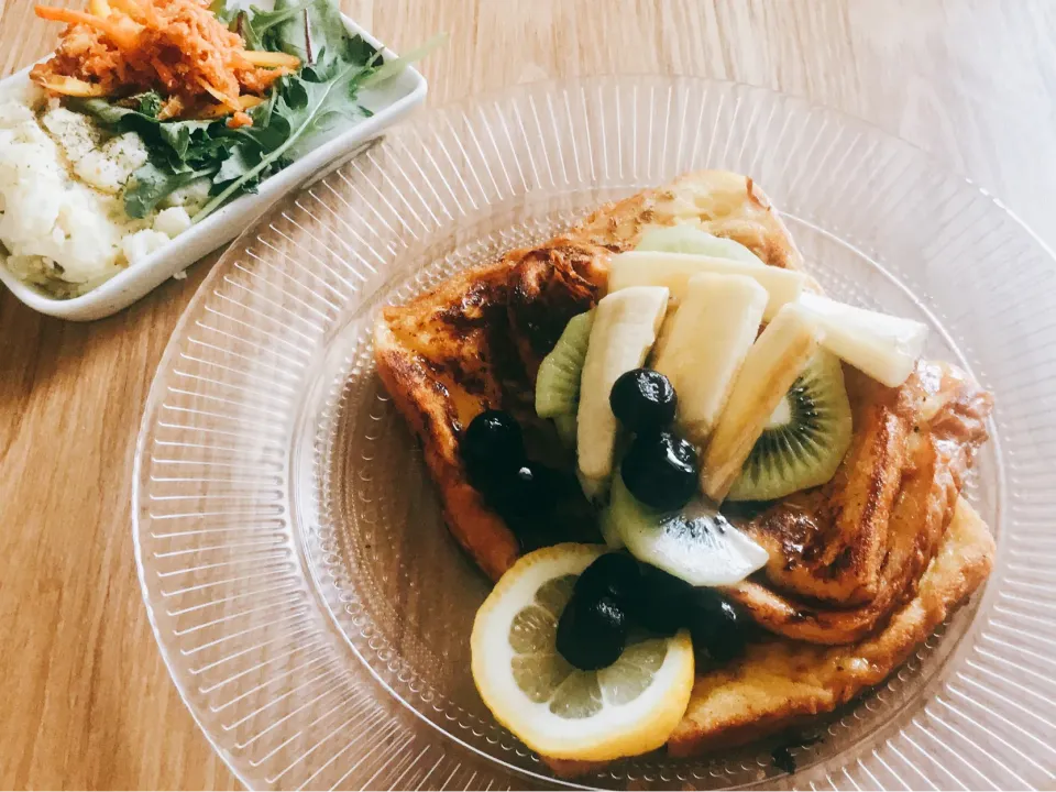 蜂蜜レモンが美味しい！フルーツフレンチトースト🍋🍯|Modal ☺︎さん