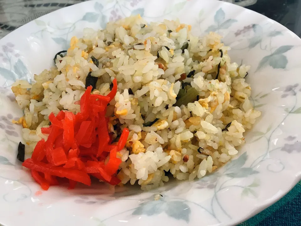 お昼は昨日残ったご飯で炒飯を作ろう😋|アライさんさん