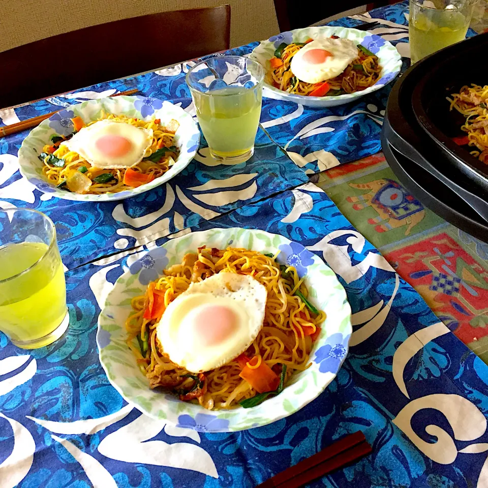 お昼はホットプレートで塩焼きそば|Emiさん