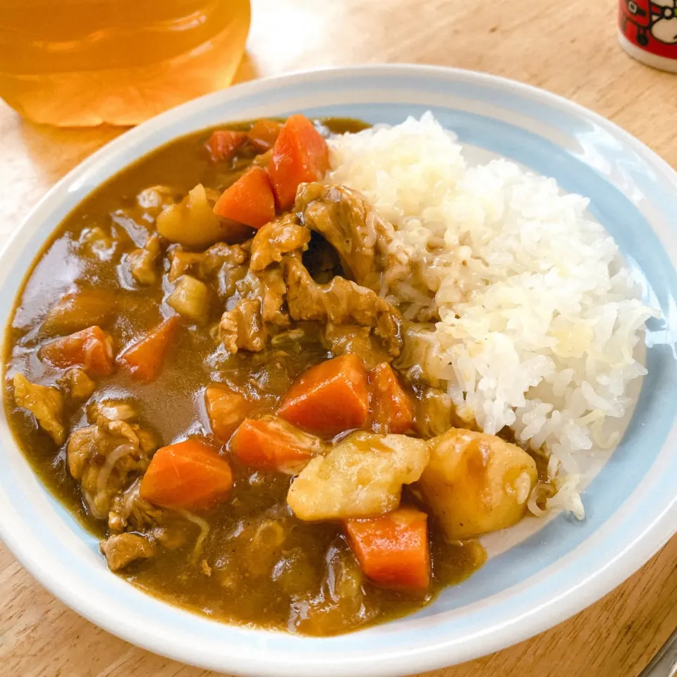 Snapdishの料理写真:じっくり煮込んだチーズインカレー🍛|しろまるさん