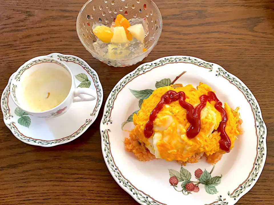 オムライス🍳コーンスープ🌽今日の昼食20200502|rococoさん