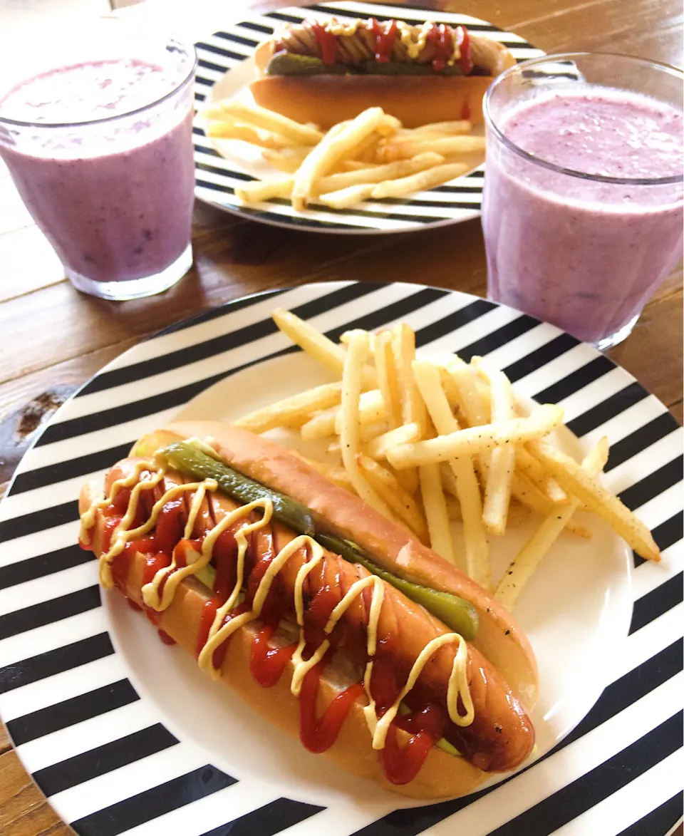 ホットドッグ＆バナナベリースムージーでLUNCH TIME|naruさん