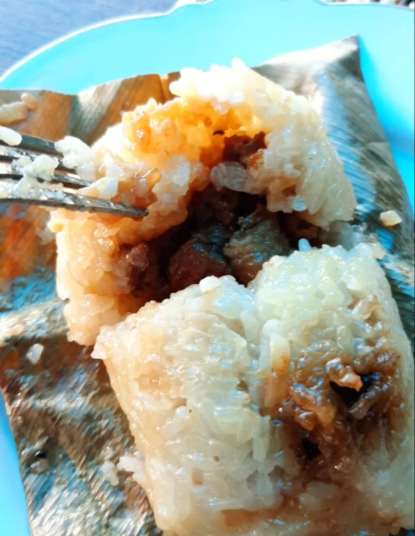 Sticky rice dumplings filled wth pork & mushroom.|ģřãçîöůşさん