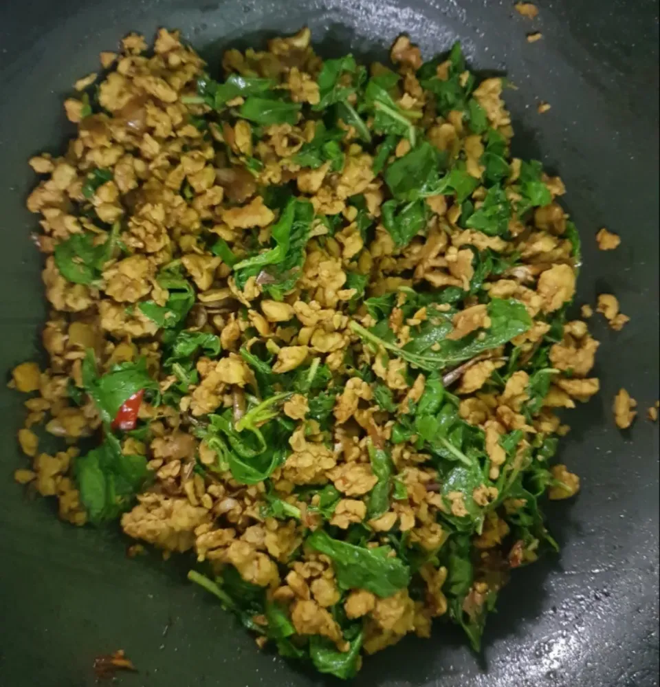 stir fry chicken with basil leaves|patcookingfeverパットさん