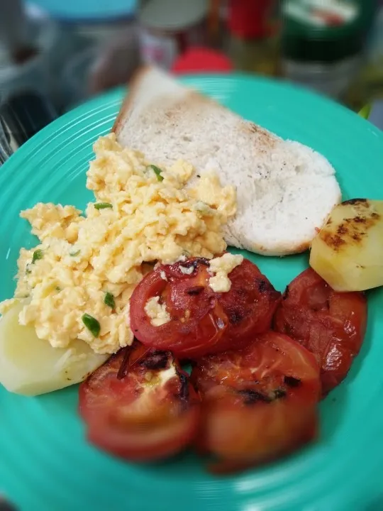 scrambled eggs brunch|Evanne Tangさん