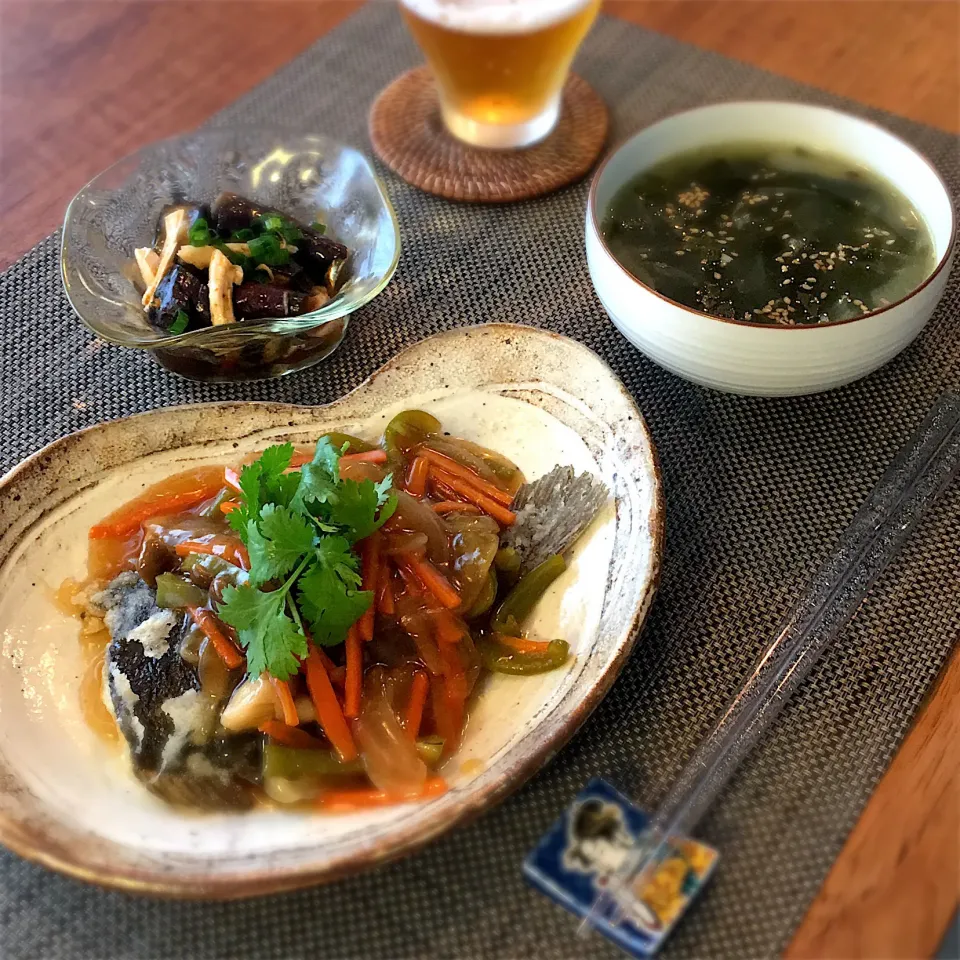 Snapdishの料理写真:カレイのから揚げ／野菜あんかけ
サラダチキンと蒸しなす
韓国風わかめスープ|𓇼 Ⓢ Ⓗ Ⓘ Ⓝ Ⓞ Ⓑ Ⓤ 𓇼さん