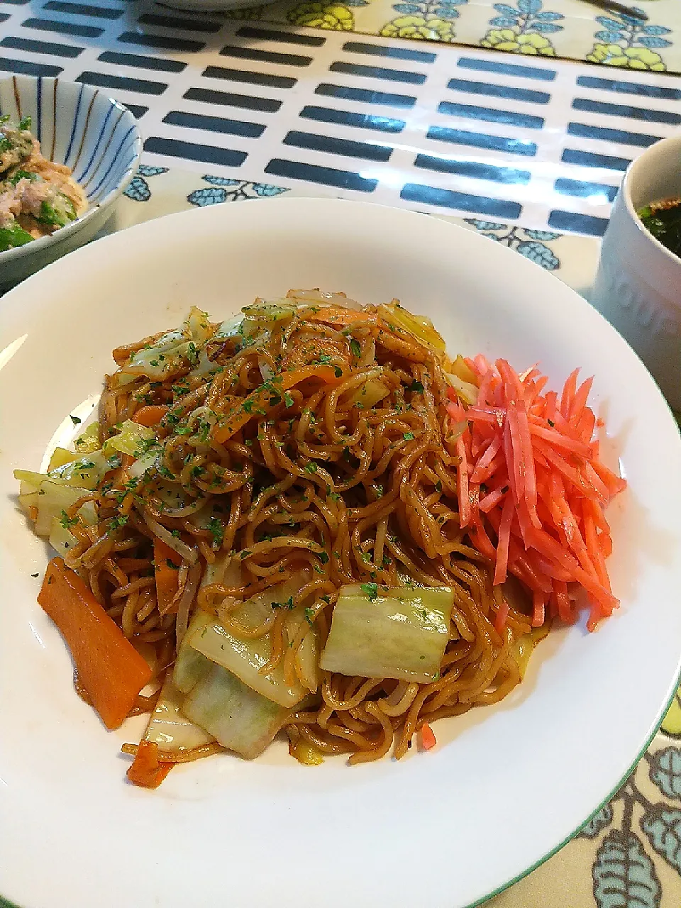 焼きそば、オクラとツナのマヨポン和え、わかめスープ|sumireさん