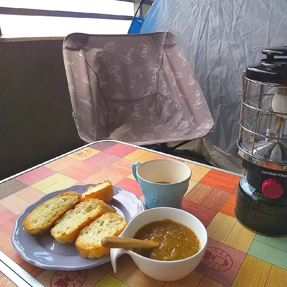 ベランダで朝食|まきごろうさん