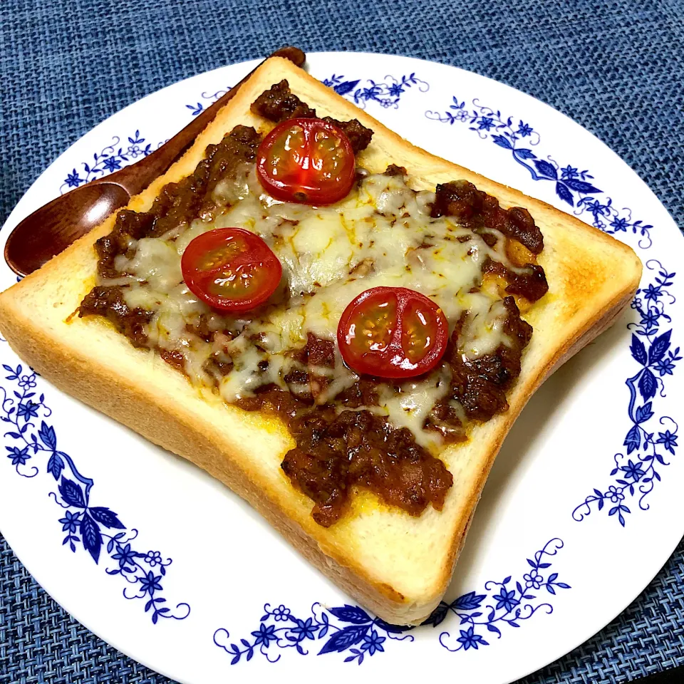 残ったキーマカレーでモーニング🥪|kazzz3さん