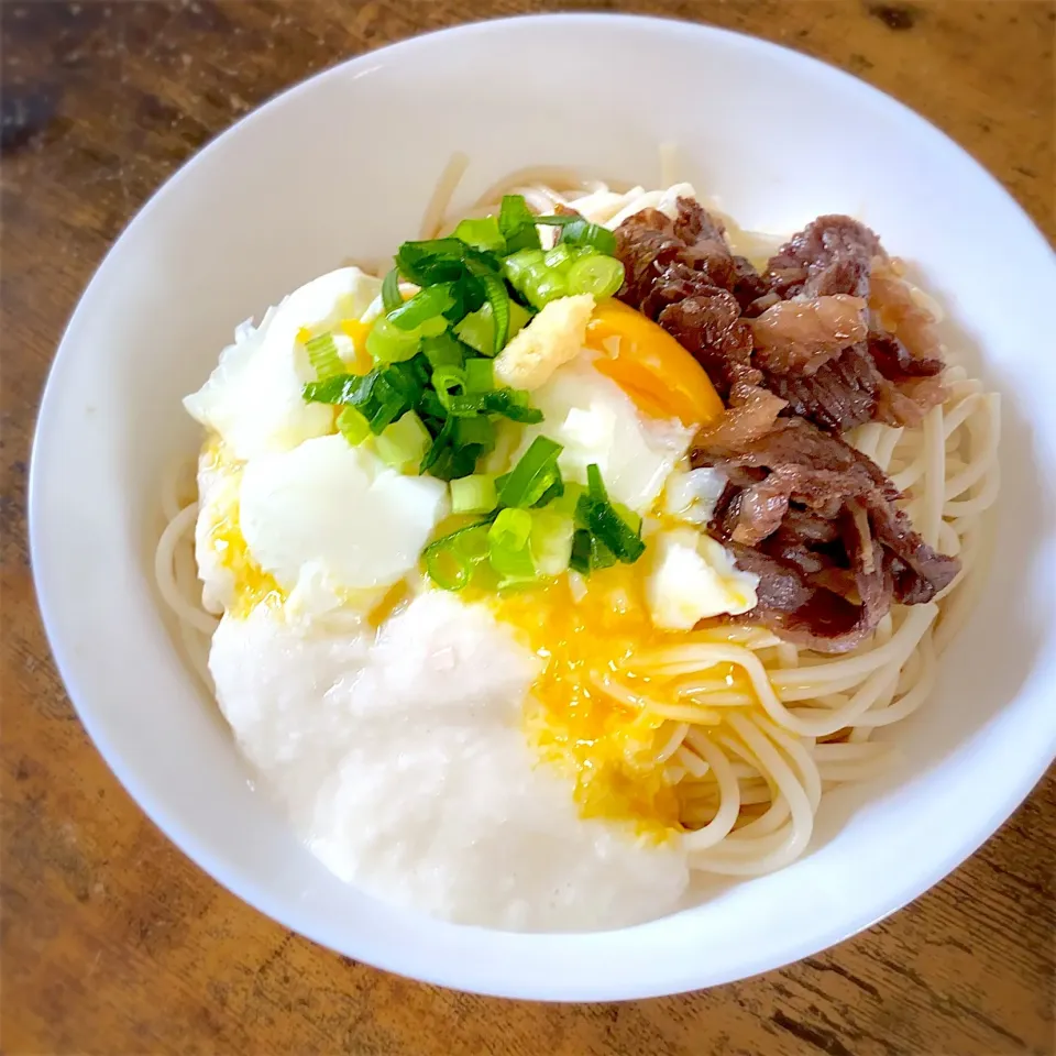 Snapdishの料理写真:丸亀製麺みたいな　牛とろ玉うどん|Shirokoさん