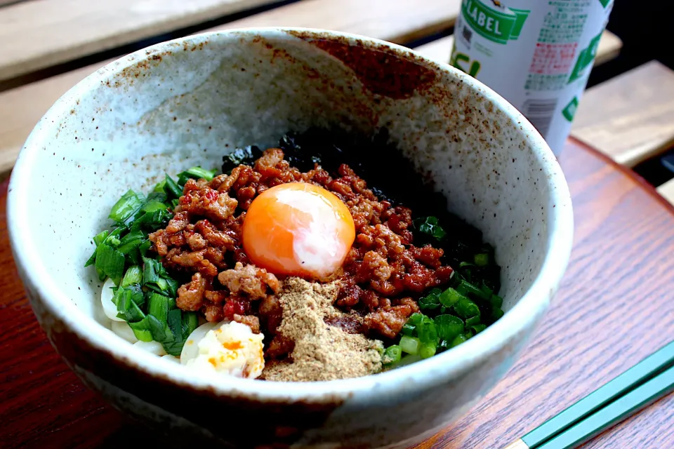 Snapdishの料理写真:ベランダランチ。うどんで台湾風まぜそば|よっすぃさん