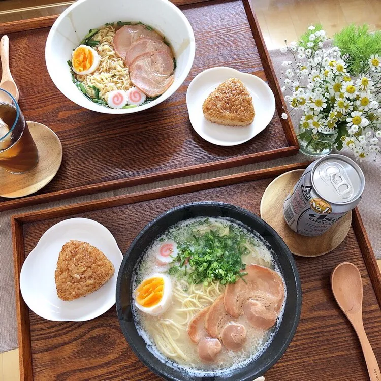 5/3❤︎今日もラーメンランチ❤︎ 
麺好きな我が家…🍜
娘は買って置いた即席ラーメンゴリラ一丁が食べたいらしく、主人は博多棒ラーメンが食べたいと言うので私的にはかなり面倒くさくなりどっちも作る始末…苦笑💧|Makinsさん