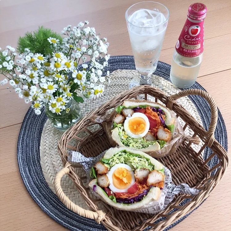 Snapdishの料理写真:5/3❤︎甘辛チキン&半熟たまごのボリュームサンド❤︎シードル添えて🍸|Makinsさん