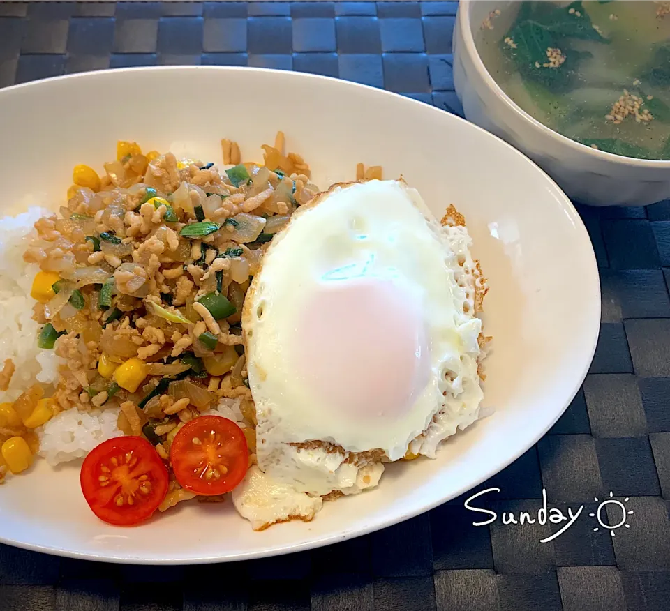 ガパオライス風😆🍳🍅小松菜スープ🥬|あやこさん