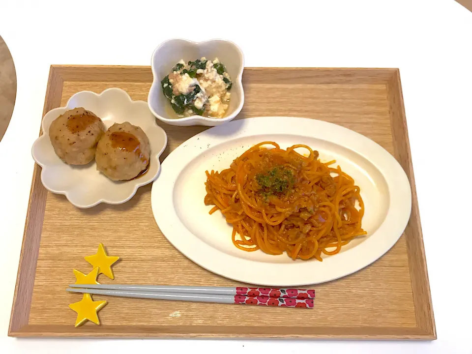 ボロネーゼ風パスタ、しいたけハンバーグ、わかめとツナの白和え|こっぺさん