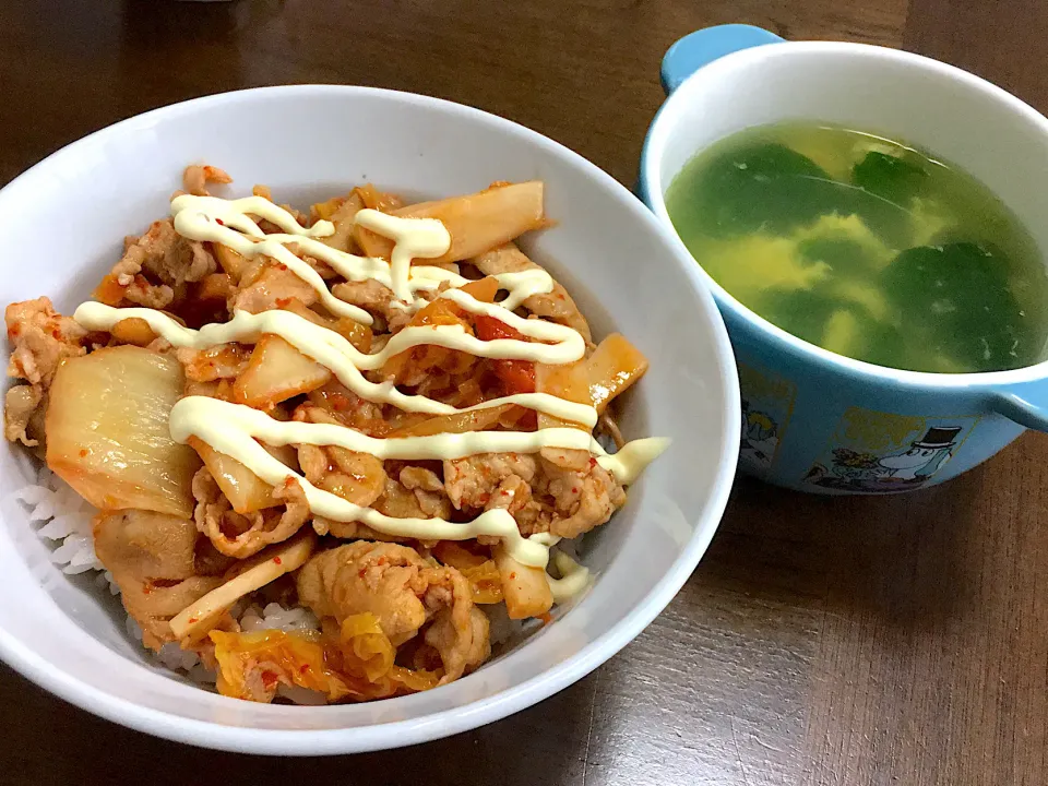 豚マヨキムチ丼、卵とほうれん草のスープ|りかさん