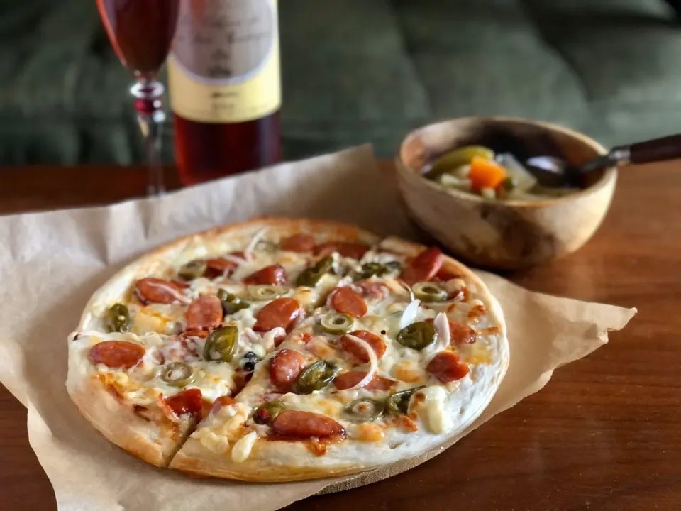 Snapdishの料理写真:ピザと冷蔵庫整理のポトフ　　　　　　　　Pizza and vegetable soup|マユマユさん