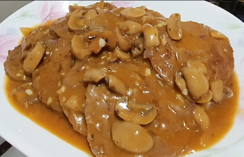 Snapdishの料理写真:Beef & Mushroom Burger Steak|Chef Ponponさん