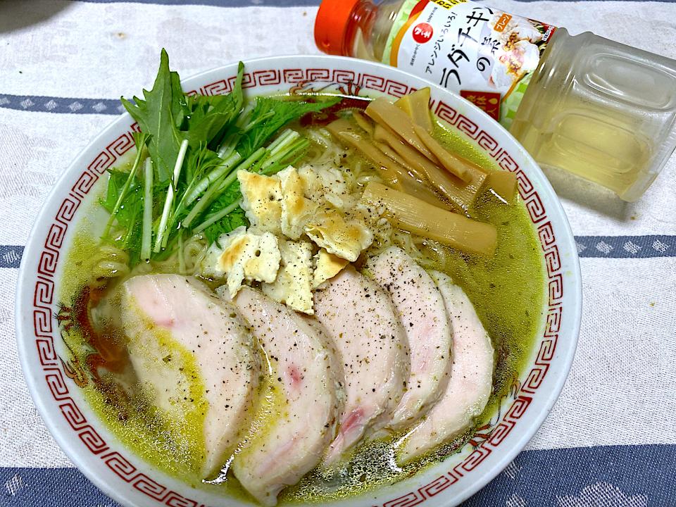 自家製バジルサラダチキンとマリネ液で作ったラーメンスープを使って バジルチキンラーメン Masa1 Snapdish スナップディッシュ Id Efwnbaa