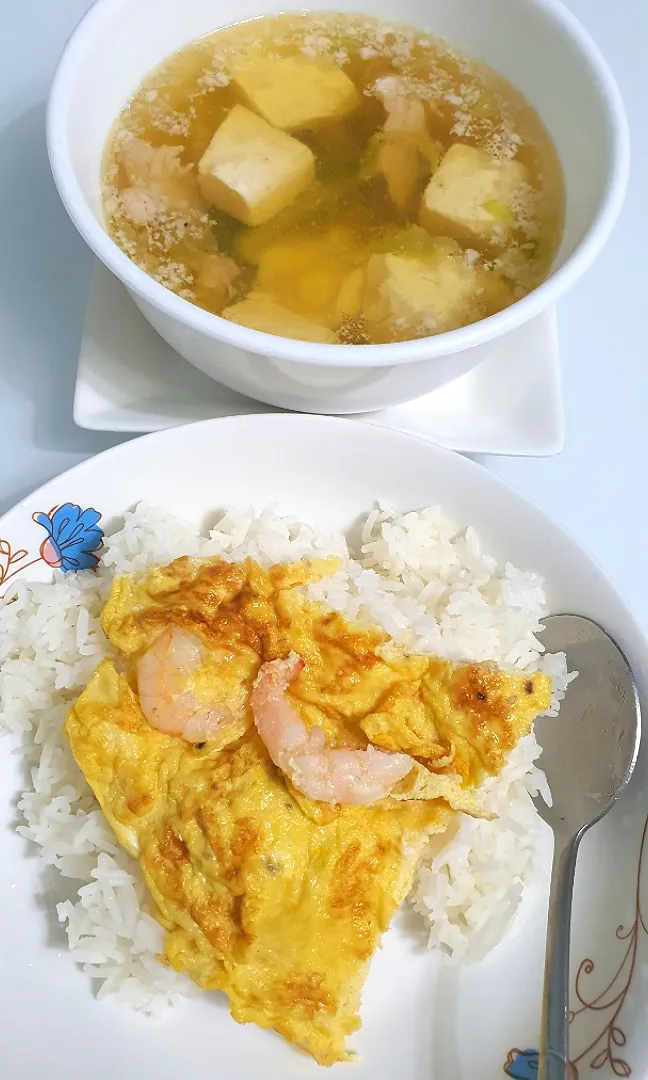 StayHomeDinner: Prawn omelette with rice 
Tofu Sliced pork Bittergourd egg white soup😘😋|🌷lynnlicious🌷さん