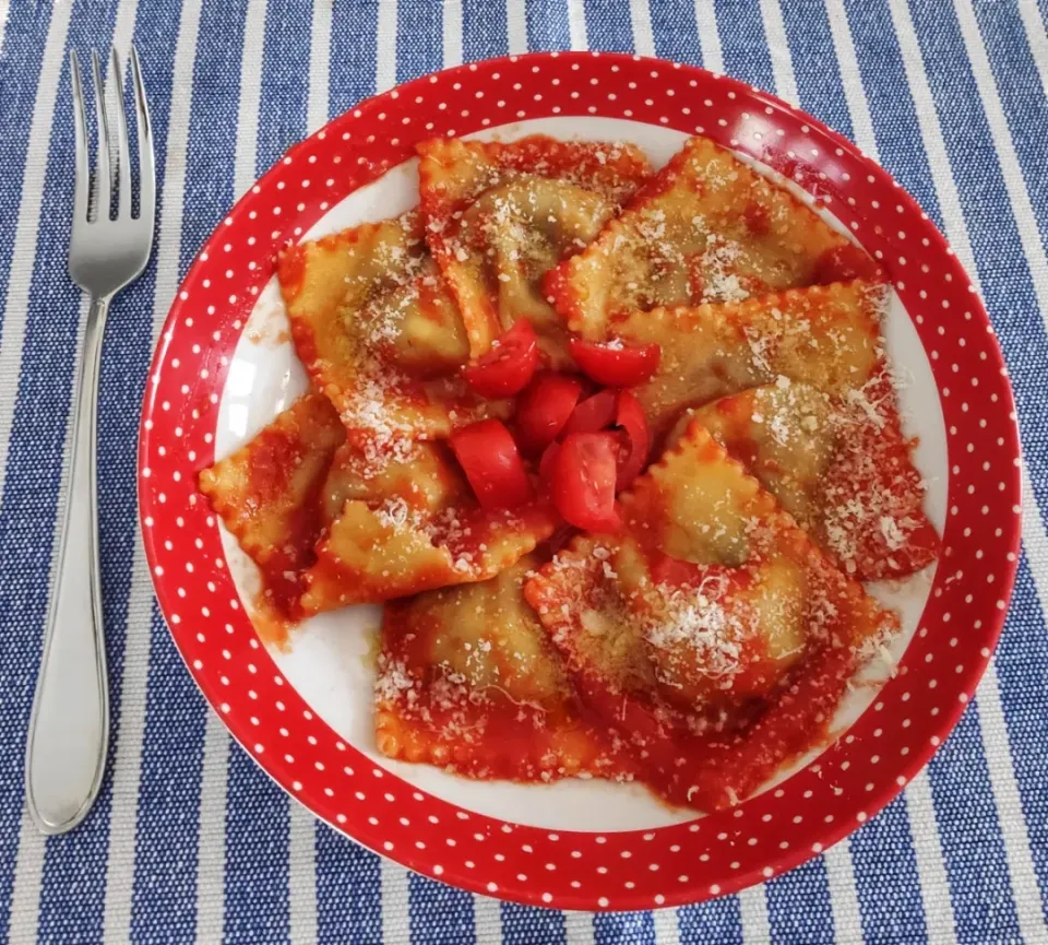 Ravioli with onion and pecorino stuffing with light fresh tomato sauce|Ery_05さん