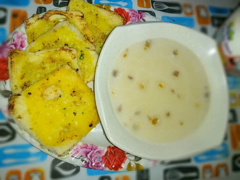 Garlic bread+mushroom soup|Cindai's Diaryさん