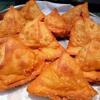 Snapdishの料理写真:Stuffed samosas!
from my kitchen ♥️|Basic foodie 🧡さん