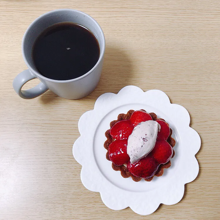 あまおう苺とアンコのタルト🍓🥧|ちゃみこさん