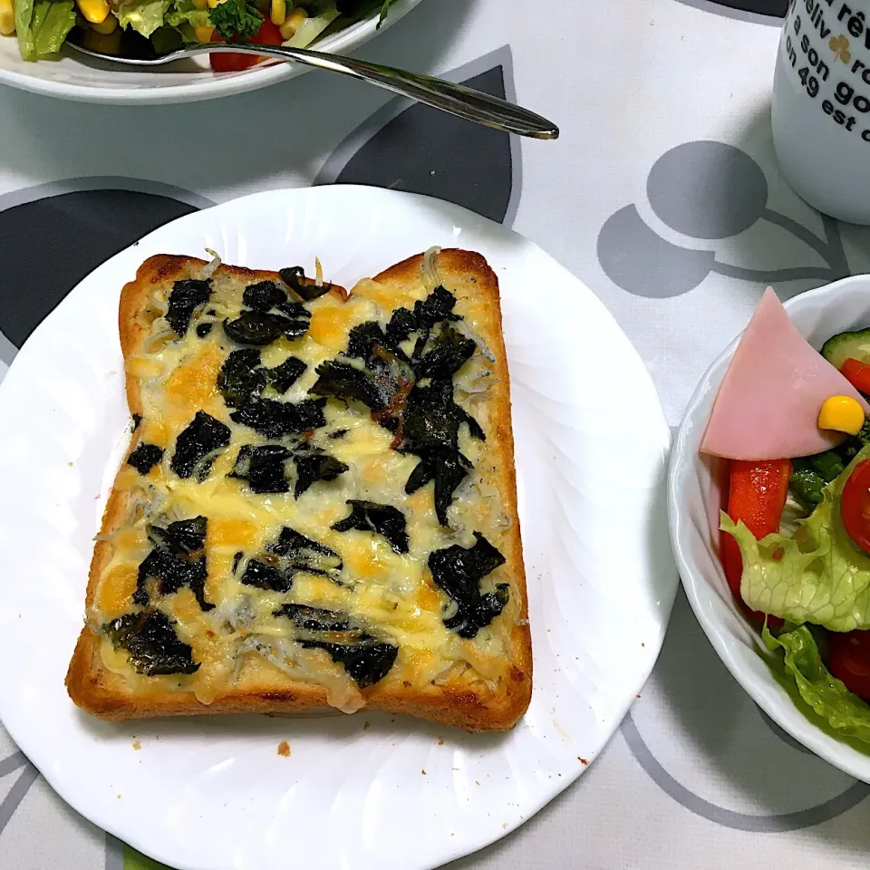 マヨじゃこ海苔チーズ🍞醤油を数滴たらしていただきます😋|@KITAさん