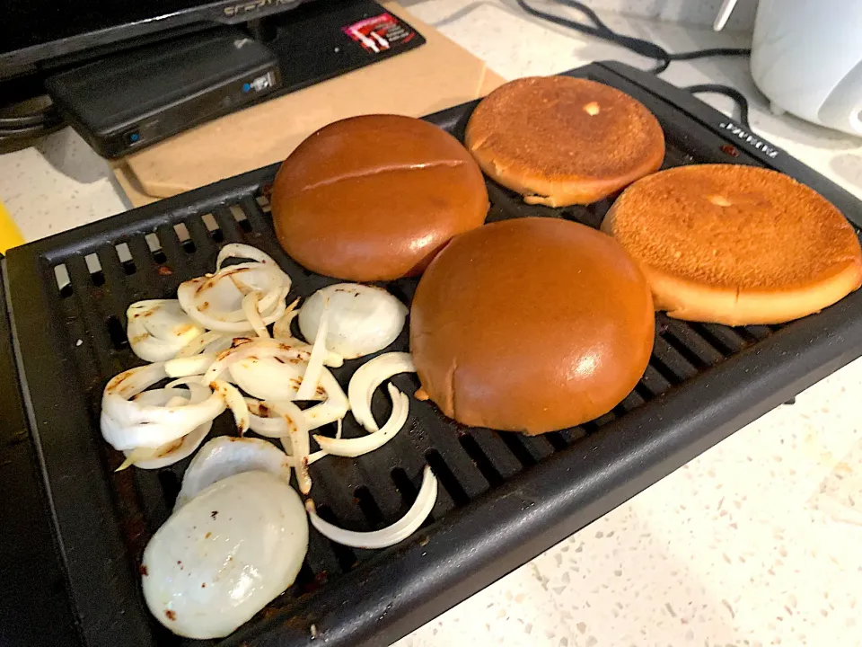 Brioche buns & grilled onions|🌺IAnneさん