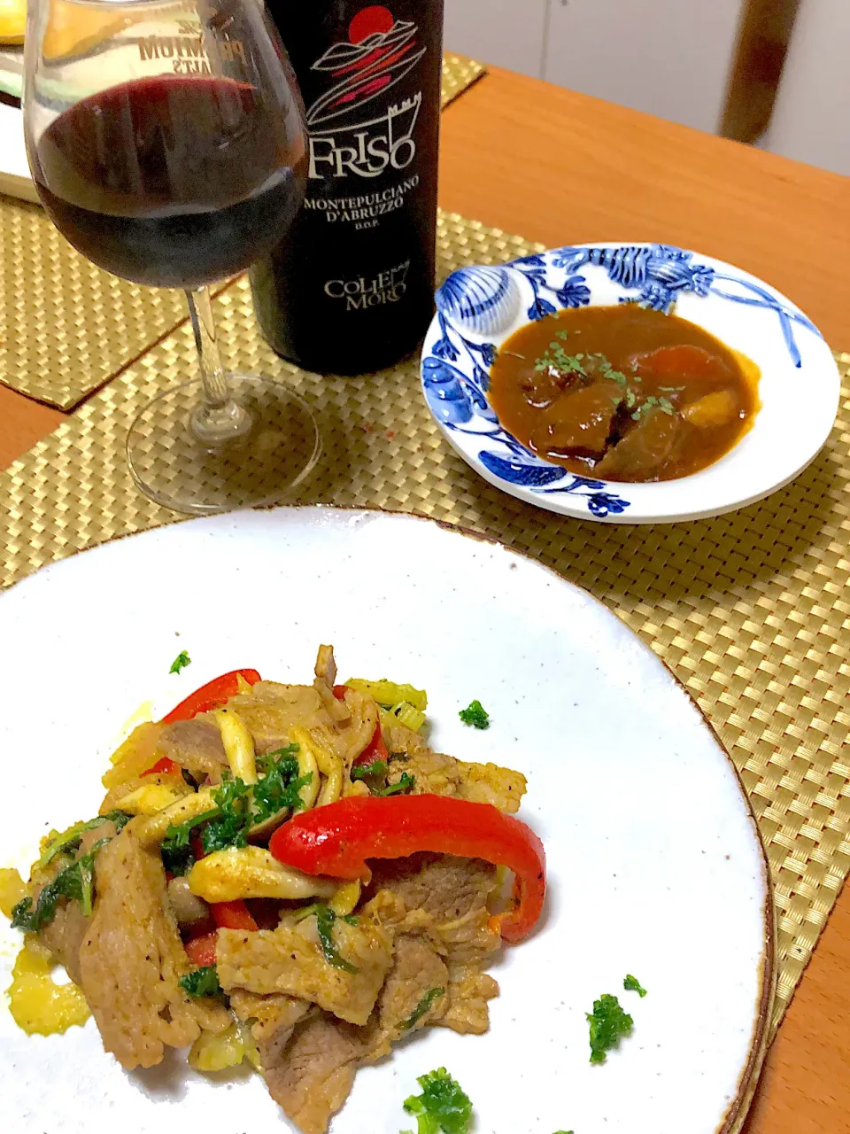 Snapdishの料理写真:牛カルビカレー炒めとビーフシチュー|Yumiko Nakamuraさん