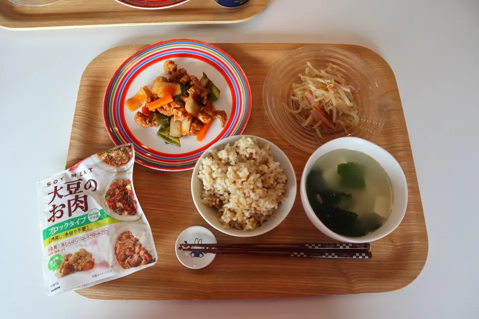 今日の昼食 SDモニター☆大豆のお肉使用の酢豚、もやしサラダ、玄米、豆腐とわかめのスープ|pinknari🐰🌈さん