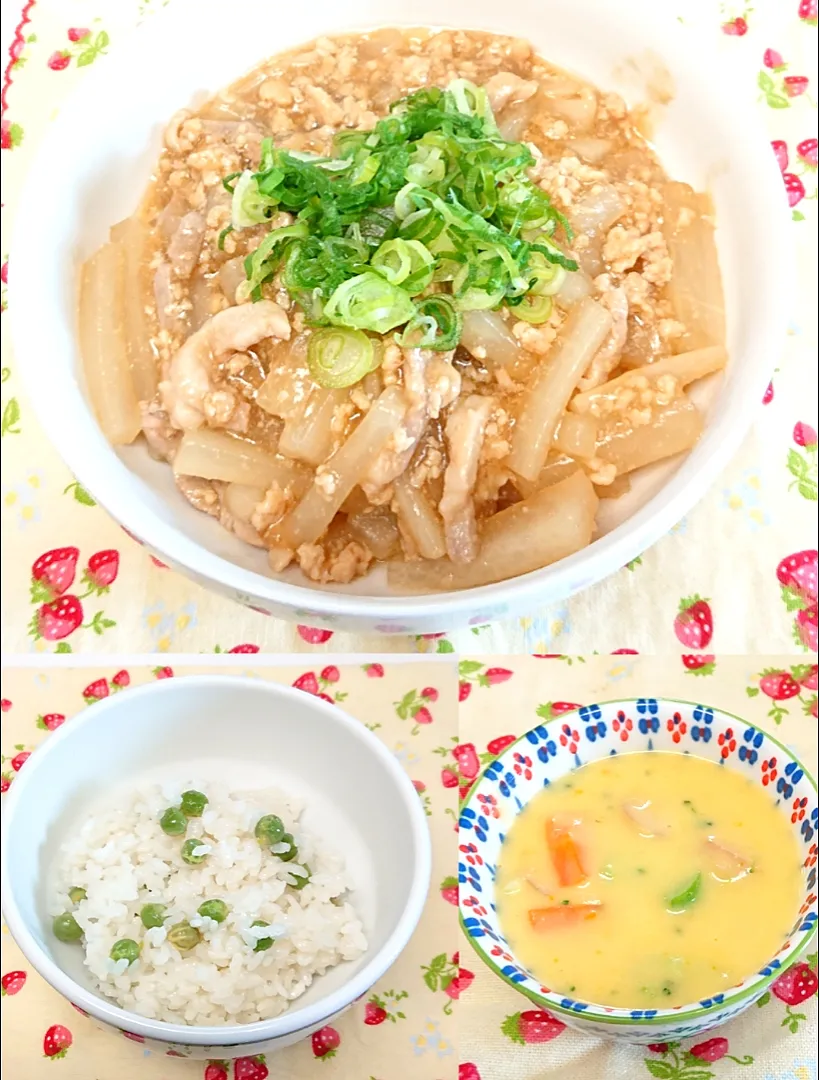 豆ご飯、豚バラ&挽き肉大根、朝の残りシチューで昼食❤️|みちゅあしさん