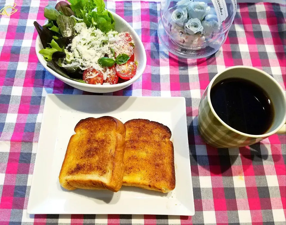 ｼﾅﾓﾝﾄｰｽﾄとｻﾗﾀﾞのlunch♪|ポロポロさん