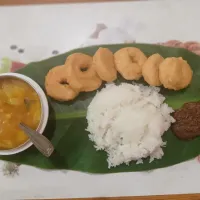 Snapdishの料理写真:vada sambhar rice|nee1234さん