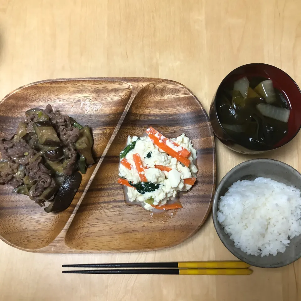 牛肉となすのみそ炒め、くずし豆腐の三色あえ、すまし汁|Rioさん