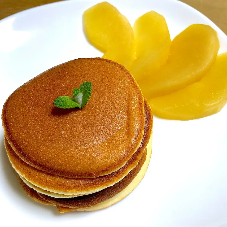 メレンゲ入りパンケーキとりんごのコンポート🍎|ここさん