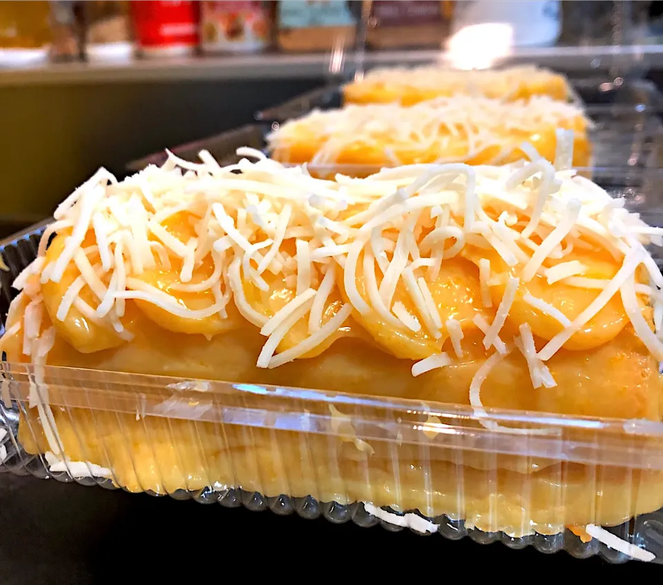 Yema Cake loaded of yema topping|Laarni Nabongさん