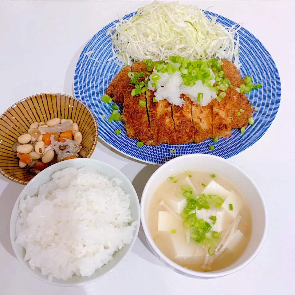 夜ご飯☺︎ミルフィーユおろしカツ☆五目煮豆☆お味噌汁|とまこ(*^o^*)さん