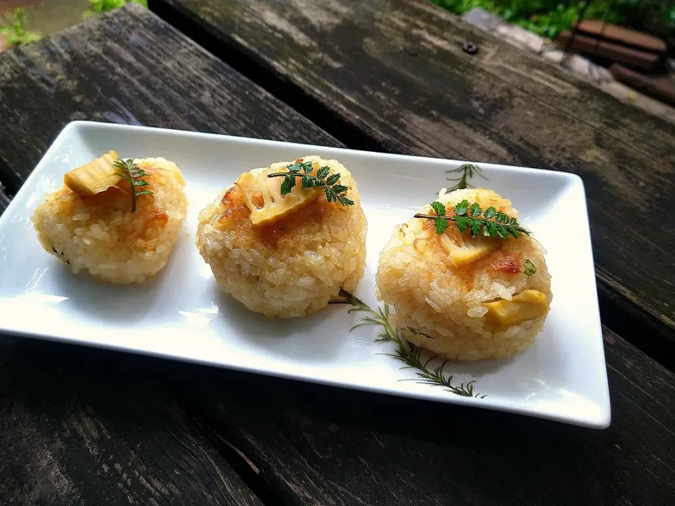 Snapdishの料理写真:筍ご飯の焼きおにぎり|Halcoさん