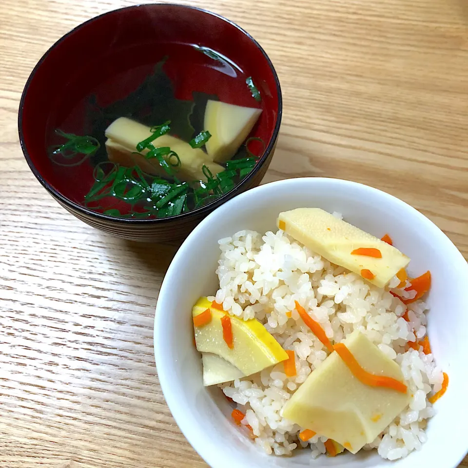 もらい物のタケノコでタケノコご飯＆すまし汁😋ヤマサのこれ！うま！！つゆで美味しくてきました〜。|むさけんさん